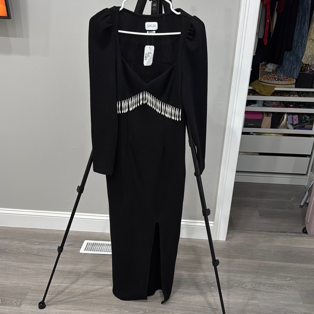 SAYLOR Black Sheath Dress with Puff Sleeves and Sweetheart Neckline